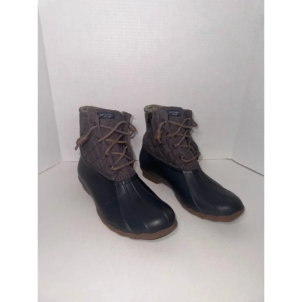 Sperry Women's Saltwater Quilted‎ Duck Boots - Navy Blue, Grey, Brown - Size 9